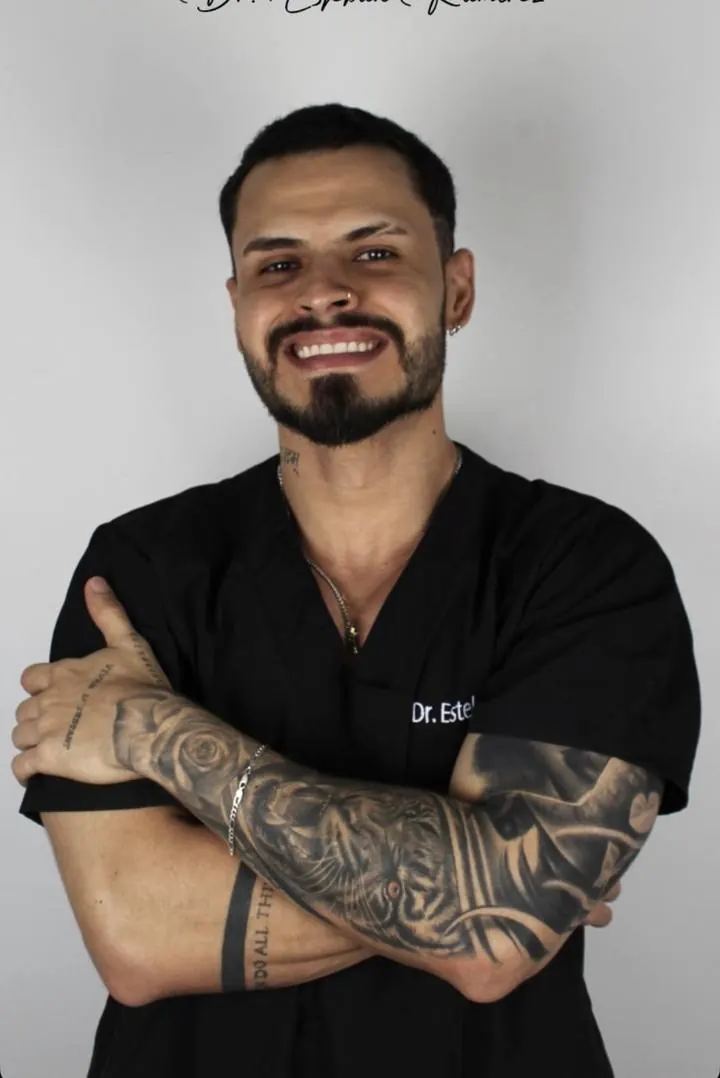 Dr. Esteban Ramírez, odontólogo estético